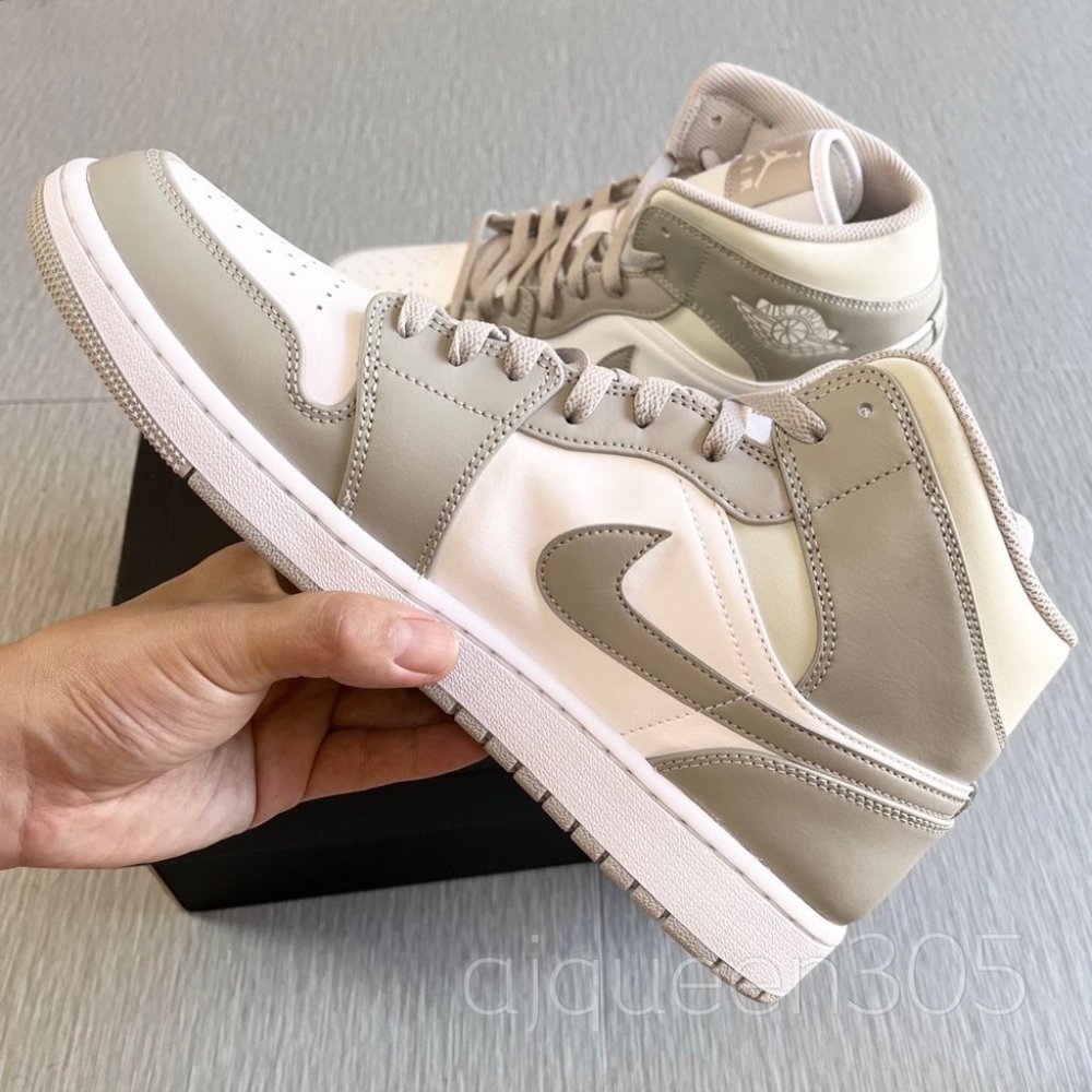 Air Jordan 1 Mid College Grey - Picture 8 of 9